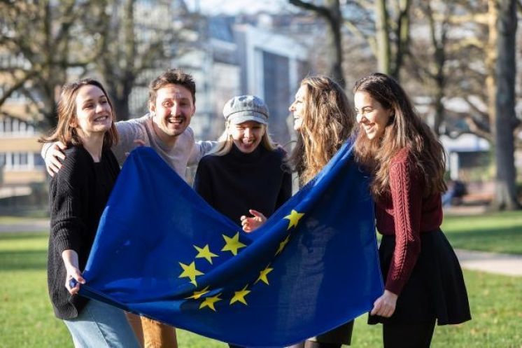 &Scaron;tandardn&yacute; Eurobarometer &ndash; jar 2019: Eur&oacute;pania vn&iacute;maj&uacute; stav Eur&oacute;pskej &uacute;nie optimisticky &ndash; najlep&scaron;ie v&yacute;sledky prieskumu za p&auml;ť rokov