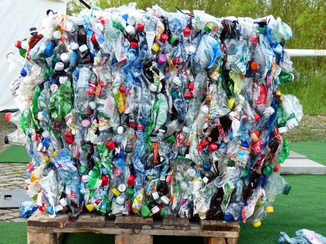Európska iniciatíva občanov: Komisia sa rozhodla zaregistrovať iniciatívu na zavedenie systému zálohovania a recyklácie plastových fliaš