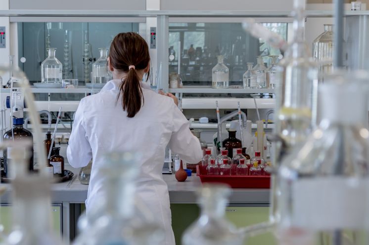Koronavírus: EÚ rozdelí 128 miliónov eur medzi 23 nových výskumných projektov