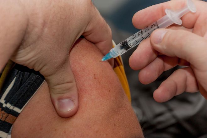 Vakcíny proti COVID-19: Komisia a Moderna upravili harmonogramy dodávok na koniec leta a zimu