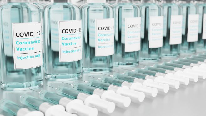 Koronavírus: EÚ a AstraZeneca sa dohodli na dodávkach vakcín proti COVID-19 a na ukončení súdnych sporov