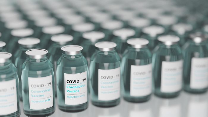 Koronavírus: Komisia schválila zmluvu s firmou Valneva na zabezpečenie novej potenciálnej vakcíny